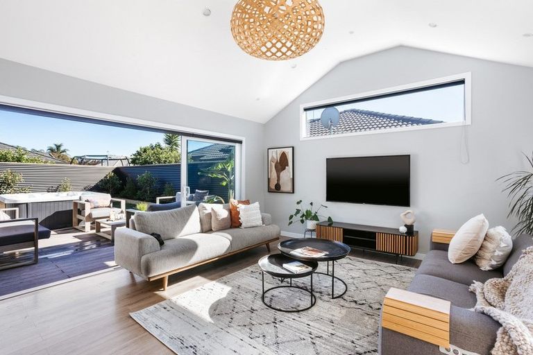 Photo of property in 28 Araroa Place, Papamoa Beach, Papamoa, 3118