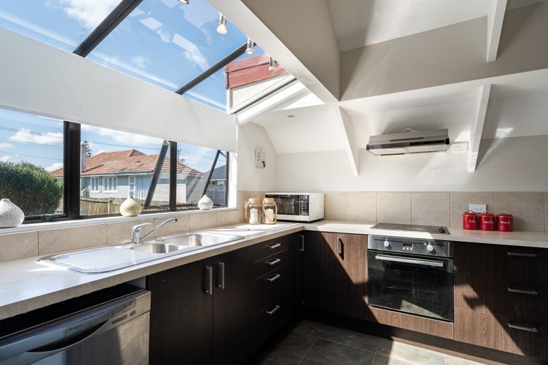 Photo of property in 121 Astley Avenue, New Lynn, Auckland, 0600