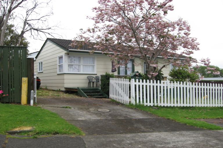 Photo of property in 2/11 Ridgemount Rise, Mangere Bridge, Auckland, 2022