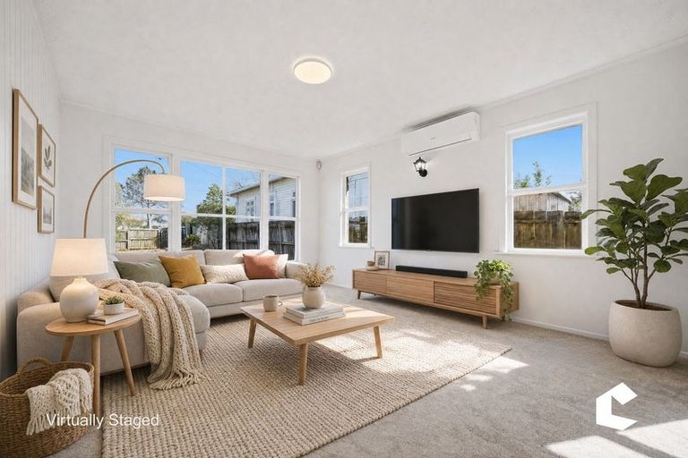 Photo of property in 194 Chivalry Road, Glenfield, Auckland, 0629