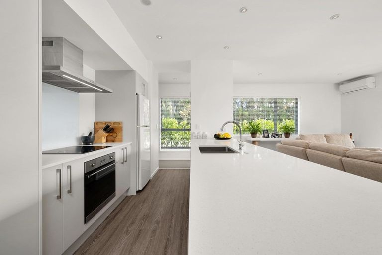 Photo of property in 6/27 Dida Park Drive, Kumeu, 0810