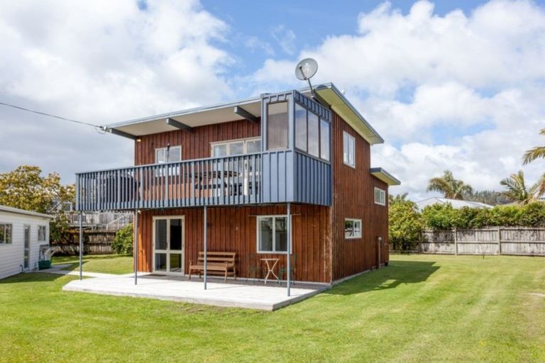 Photo of property in 15 Hicks Place, Cooks Beach, Whitianga, 3591