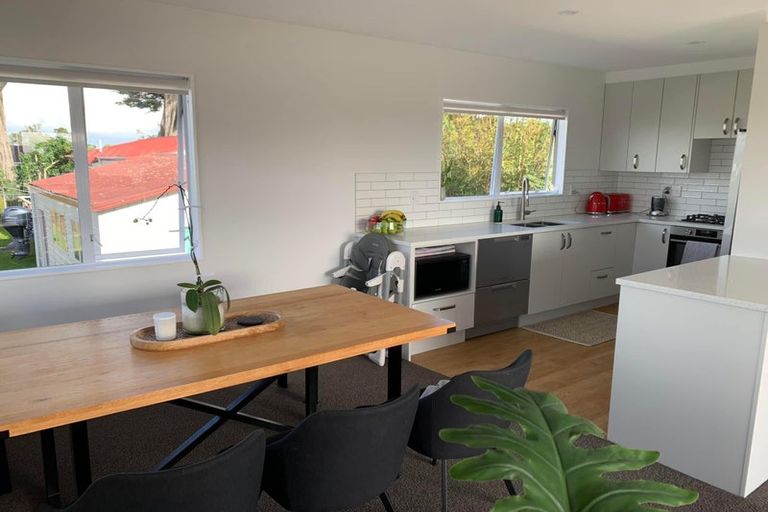 Photo of property in 6 Hanson Place, West Harbour, Auckland, 0618