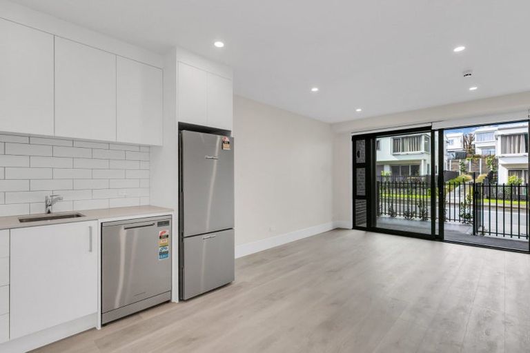 Photo of property in 5/25g Potter Avenue, Northcote, Auckland, 0627