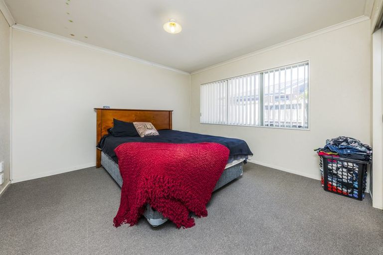 Photo of property in 22 Matilda Place, Weymouth, Auckland, 2103