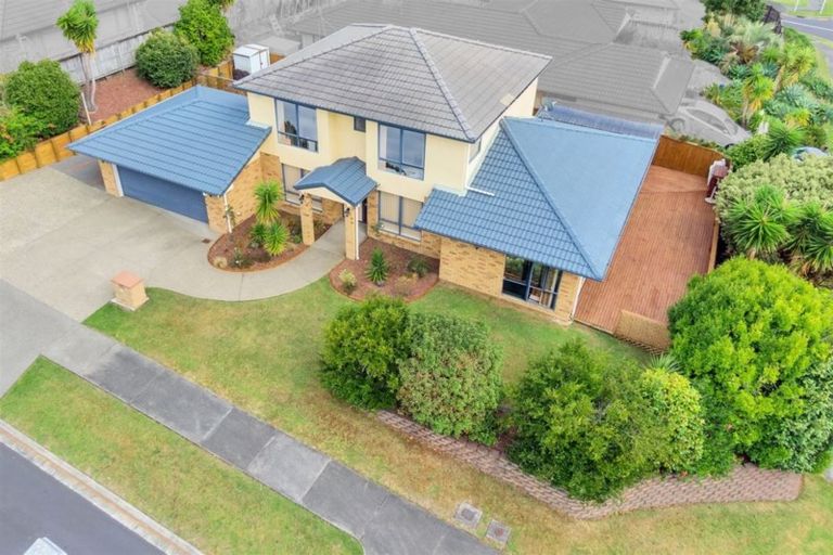 Photo of property in 1 Highfields Terrace, Henderson, Auckland, 0612