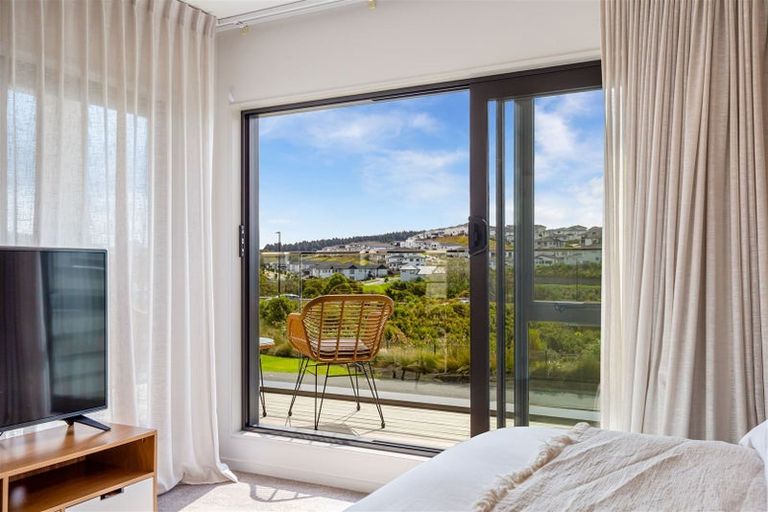 Photo of property in 10 Arran Point Parade, Orewa, 0931