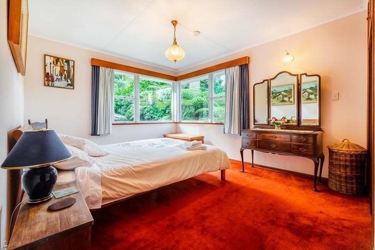 Photo of property in 3 Ngaio Road, Titirangi, Auckland, 0604