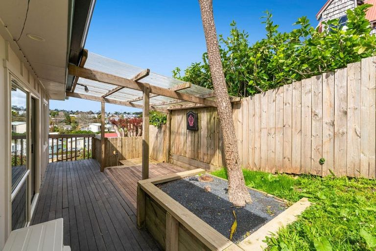 Photo of property in 2/44 Lysander Crescent, Beach Haven, Auckland, 0626
