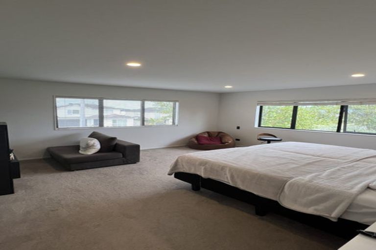 Photo of property in 1 Wyon Way, Flat Bush, Auckland, 2016