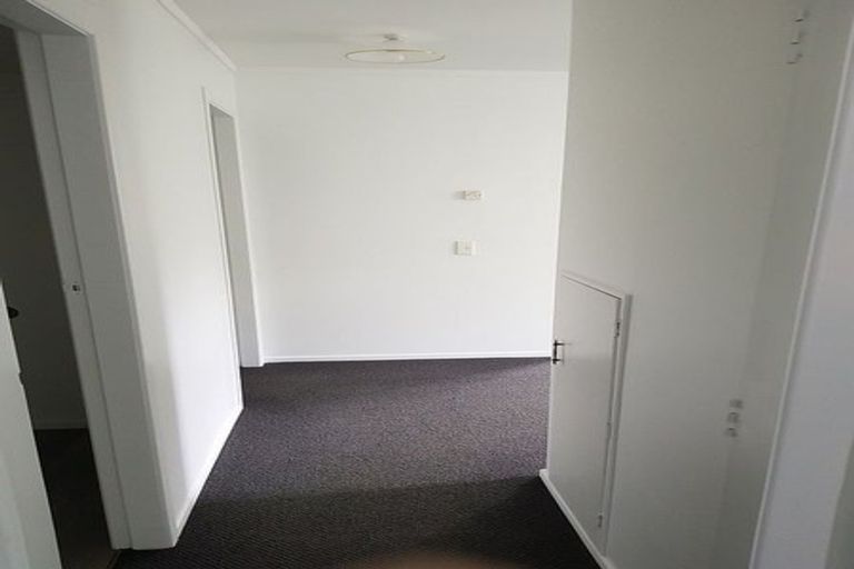 Photo of property in 28-28b Jane Grove, Paparangi, Wellington, 6037