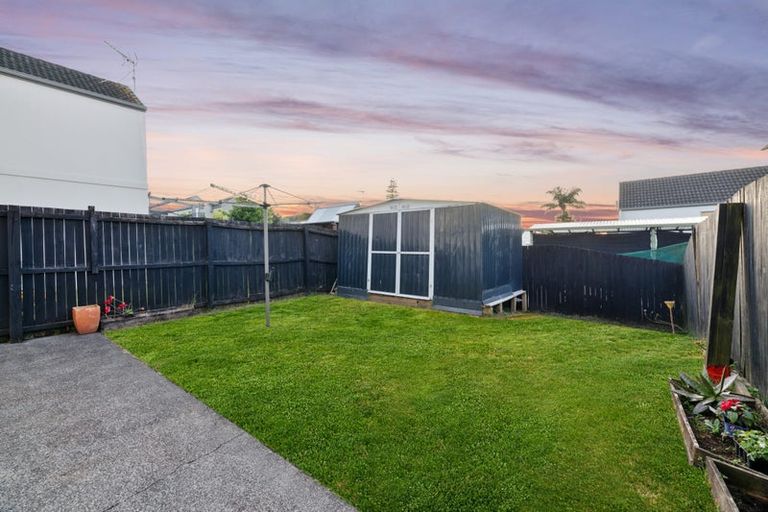 Photo of property in 21 Stephen Avenue, Henderson, Auckland, 0610