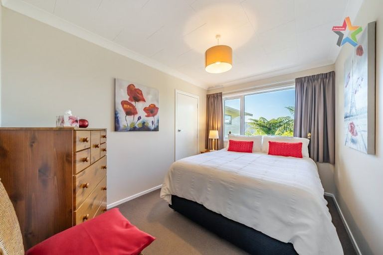 Photo of property in 18 Panorama Grove, Harbour View, Lower Hutt, 5010