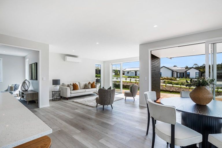 Photo of property in 95 Glenvar Ridge Road, Long Bay, Auckland, 0630