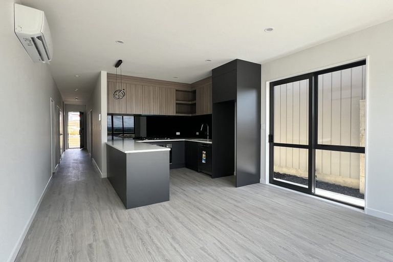 Photo of property in 28 Neretva Avenue, Massey, Auckland, 0614