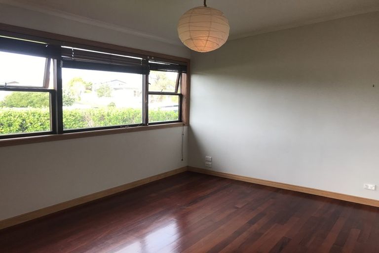 Photo of property in 4 Tobruk Crescent, Milford, Auckland, 0620