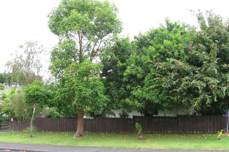 Photo of property in 32 Regency Place, Sunnynook, Auckland, 0632