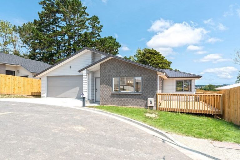 Photo of property in 21 Vinistra Road, Kumeu, 0810