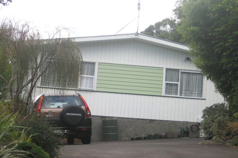 Photo of property in 17a Woodhouse Avenue, Karori, Wellington, 6012