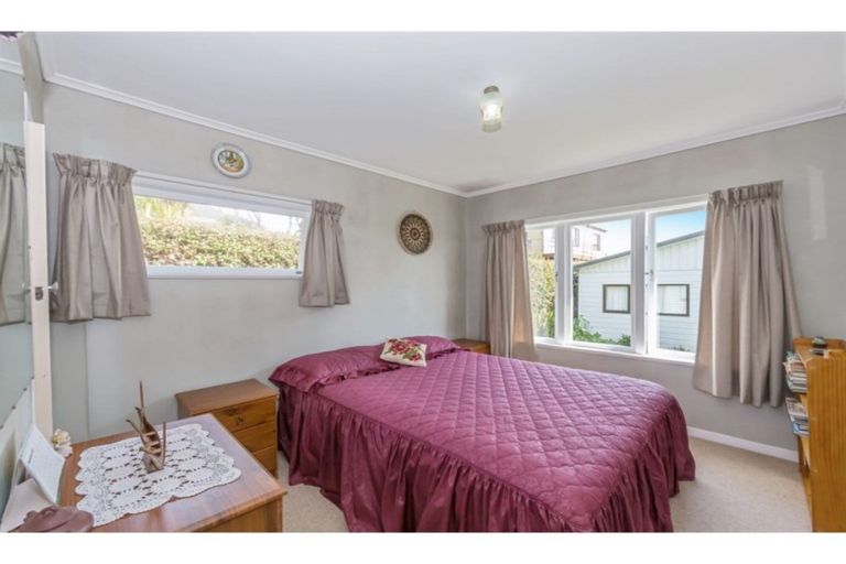 Photo of property in 62 Ocean View Road, Northcote, Auckland, 0627
