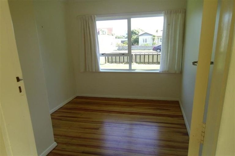 Photo of property in 1 Toi Street, Otaki Beach, Otaki, 5512