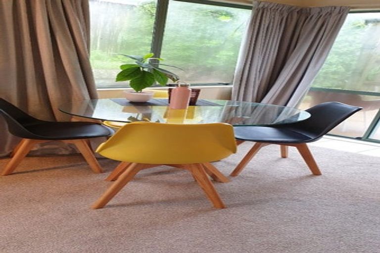 Photo of property in 6 Northcross Drive, Oteha, Auckland, 0632