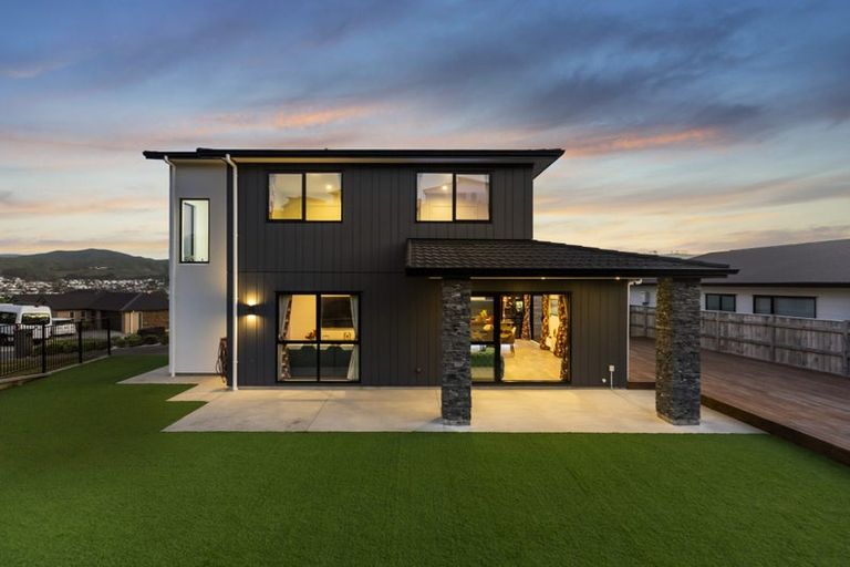 Photo of property in 2 Opaoa Way, Aotea, Porirua, 5024