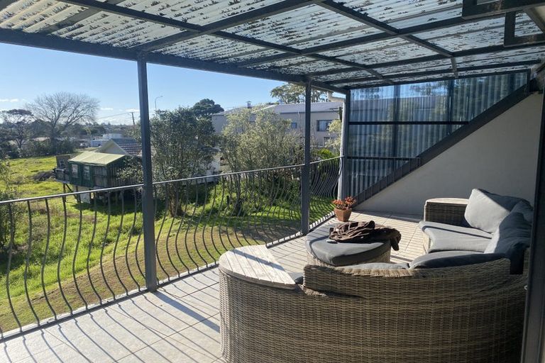 Photo of property in 109-111 Parrs Cross Road, Glen Eden, Auckland, 0612