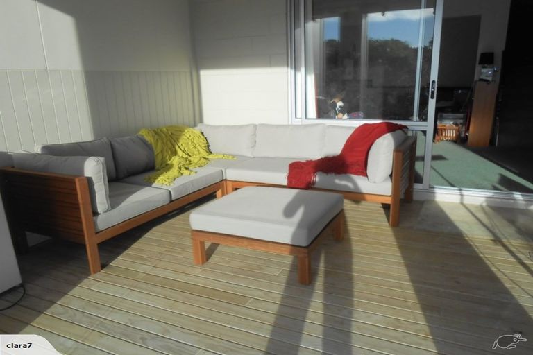 Photo of property in 1/87-89 Hinemoa Street, Birkenhead, Auckland, 0626