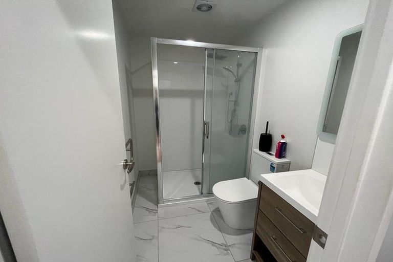 Photo of property in 2/28 Croydon Road, New Lynn, Auckland, 0600