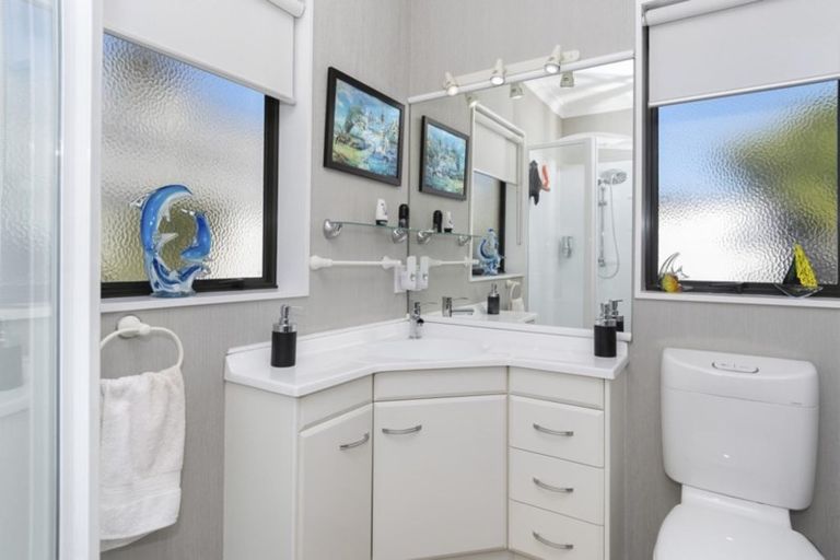 Photo of property in 60 Oteki Park Drive, Welcome Bay, Tauranga, 3112