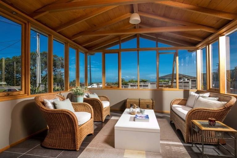 Photo of property in 928 East Coast Road, Northcross, Auckland, 0630