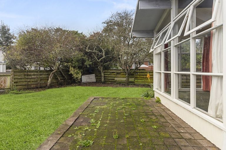Photo of property in 6 Dalry Place, Mangere Bridge, Auckland, 2022