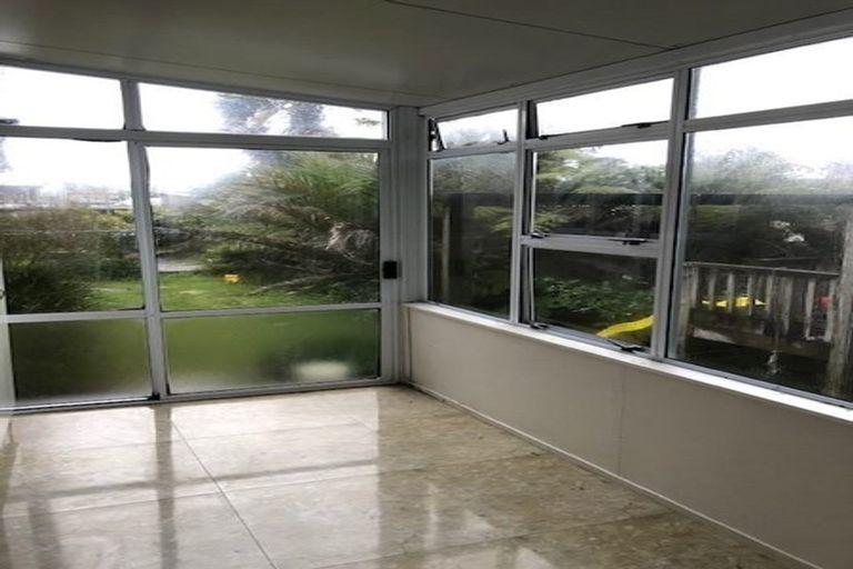 Photo of property in 31 Awaroa Road, Sunnyvale, Auckland, 0612