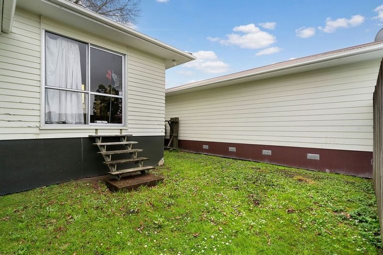 Photo of property in 1 Riverpark Crescent, Henderson, Auckland, 0610