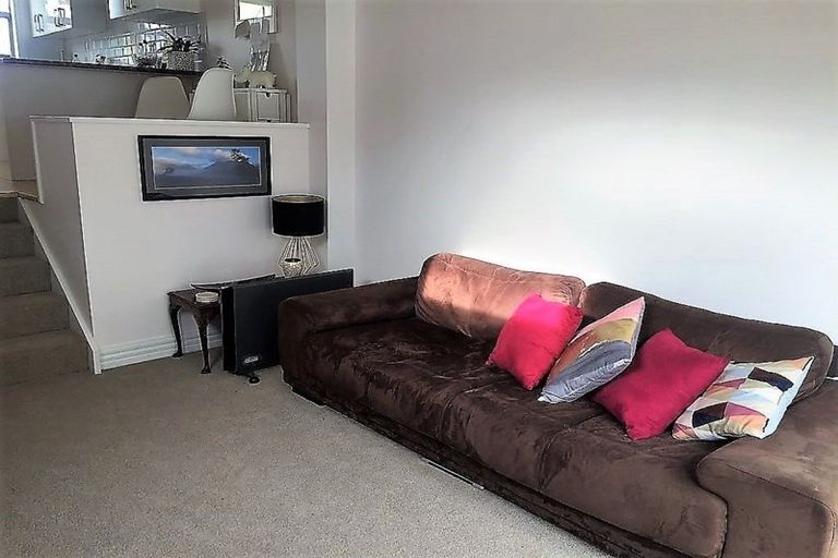 Photo of property in 2/168 Tinakori Road, Thorndon, Wellington, 6011