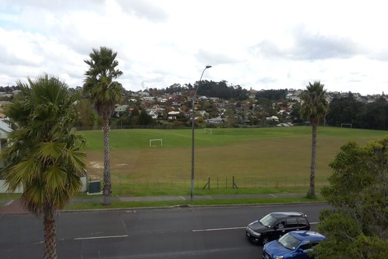 Photo of property in 66 Caribbean Drive, Unsworth Heights, Auckland, 0632