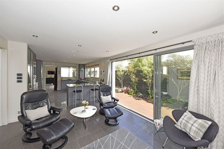 Photo of property in 27 Strowan Road, Strowan, Christchurch, 8052