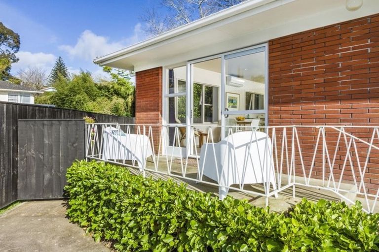 Photo of property in 1/1 Hatherlow Street, Glenfield, Auckland, 0629