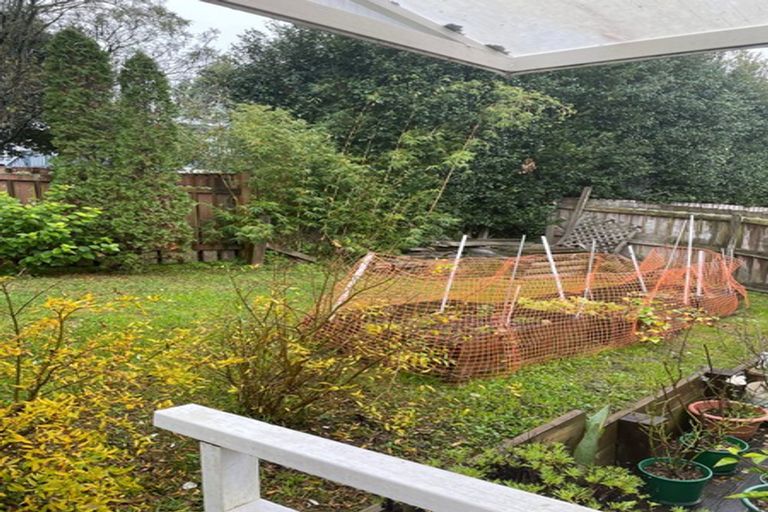 Photo of property in 1/25 Regency Place, Sunnynook, Auckland, 0632