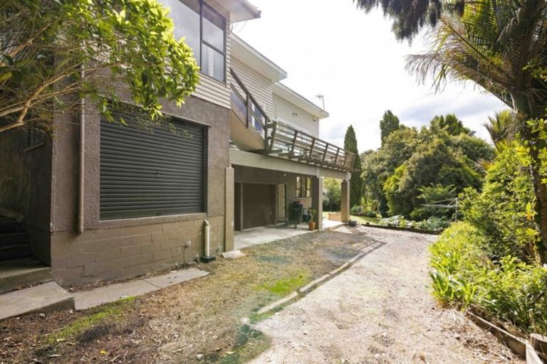 Photo of property in 8 Walker Road, Henderson Valley, Auckland, 0612
