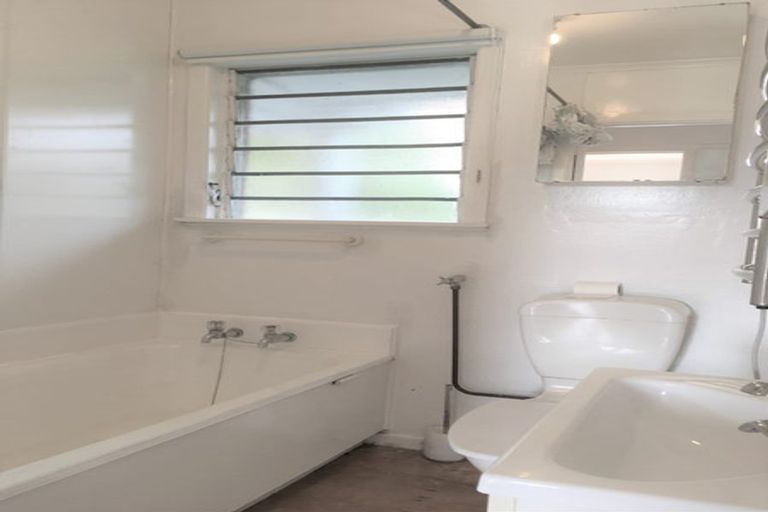 Photo of property in 1/10a Fenwick Avenue, Milford, Auckland, 0620