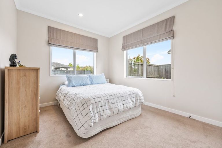 Photo of property in 4 Lewis Younie Road, Kumeu, 0810