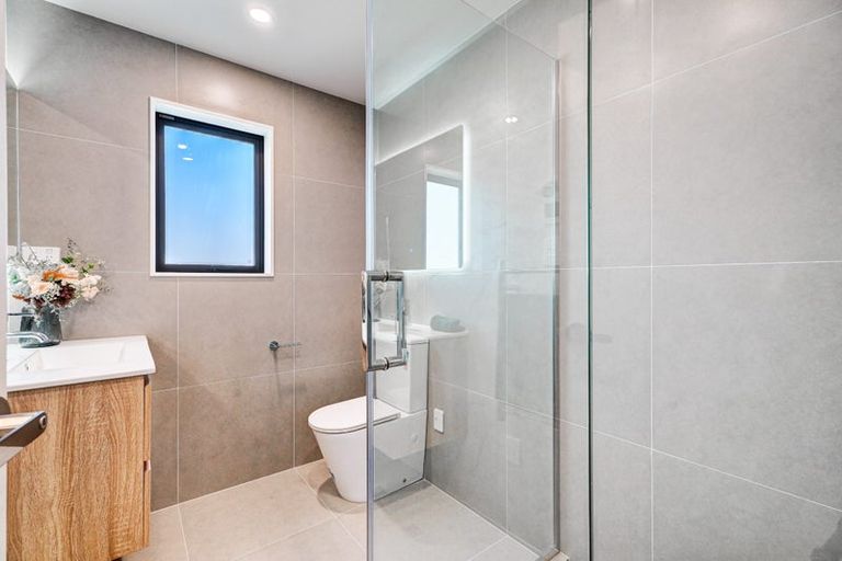 Photo of property in 16 Woodford Avenue, Brookfield, Tauranga, 3110