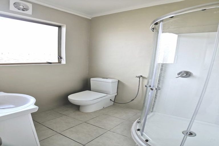 Photo of property in 67 Lincoln Park Avenue, Massey, Auckland, 0614