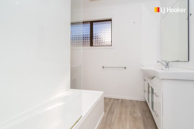 Photo of property in 165 Macandrew Road, South Dunedin, Dunedin, 9012