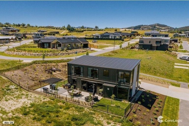Photo of property in 14 Tuke Lane, Wanaka, 9305