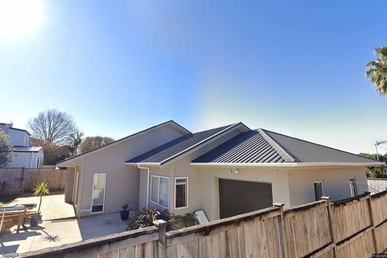 Photo of property in 2/7 Rewarewa Road, Te Atatu Peninsula, Auckland, 0610