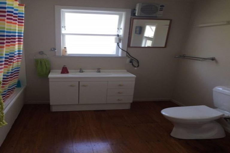 Photo of property in 42 Waimea Road, Waikanae Beach, Waikanae, 5036