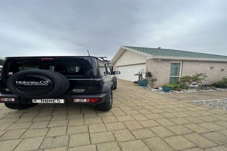 Photo of property in 9 Mariners Way, Whitby, Porirua, 5024